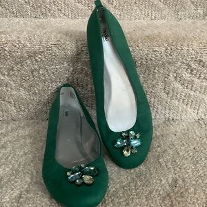 Gorgeous green ballet flats with rubber soles and faux gem accents!